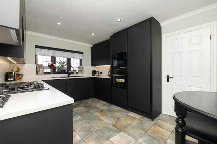 4 Bedroom Detached House for Sale in Highridge
