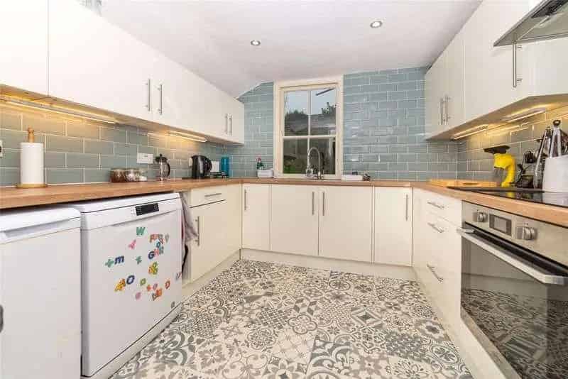4 Bed Detached House with 2 Bed Annexe For Sale