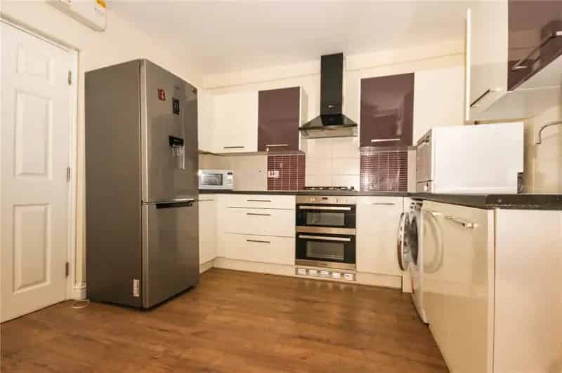 2 Bedroom Maisonette Near Gloucester Road