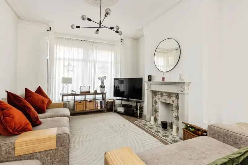 4 Double Bedroom Period Property with Landscaped Garden