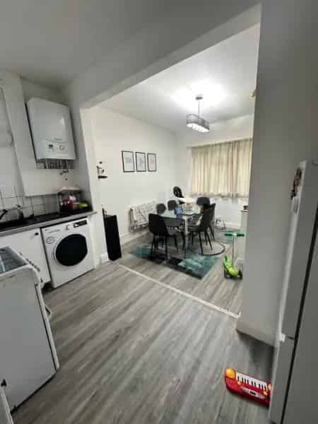 2 Bedroom Maisonette with Garden and Ample Storage