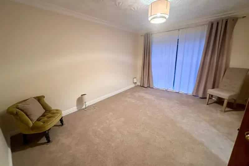2-Bed Bungalow with Home Office Garden Garage Driveway
