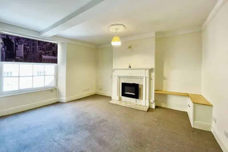 Spacious One Bedroom Apartment Tiverton Town Centre Zero Deposit Guarantee