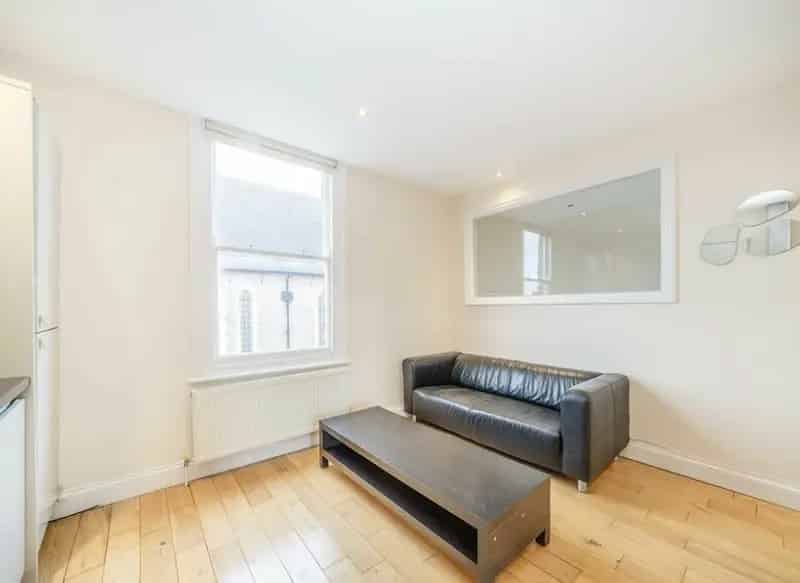 Modern One Bedroom Flat for Professional Couple