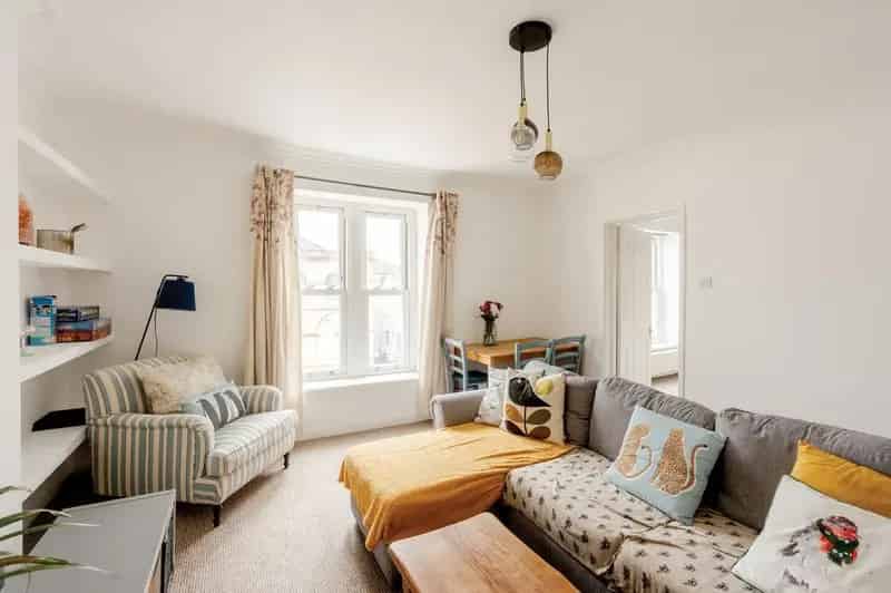 2 Bedroom Flat for Sale in Clifton Bristol