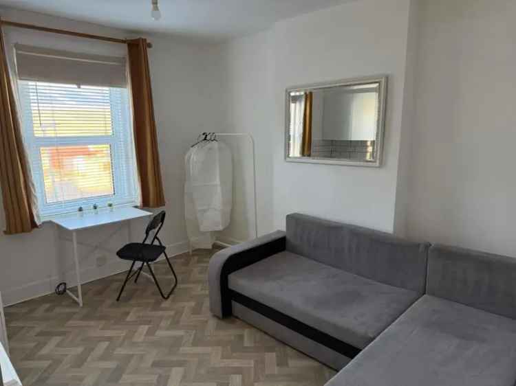 1 Bedroom Flat Near Bournemouth Amenities - Bills Included