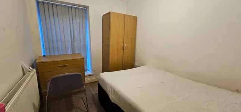 Fully Furnished Student Double Room To Let Near University