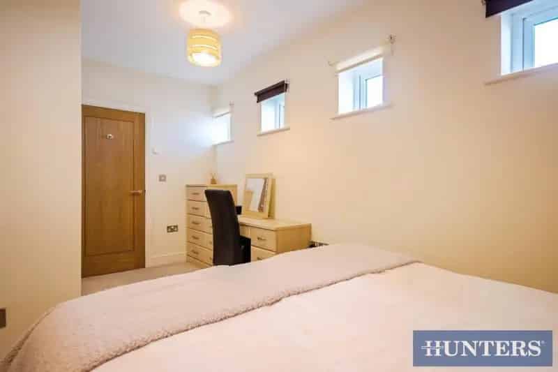 2 bed flat for sale