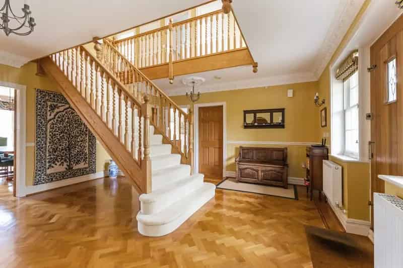 5 Bedroom Detached House for Sale Near Stonegate Station