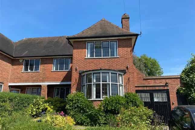 Five Bedroom House for Sale in Hampstead Garden Suburb