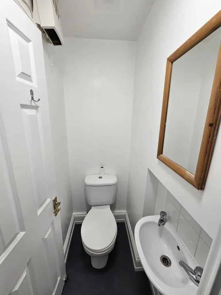 1 Bedroom Flat Top Floor Council Tax Water Rates Included