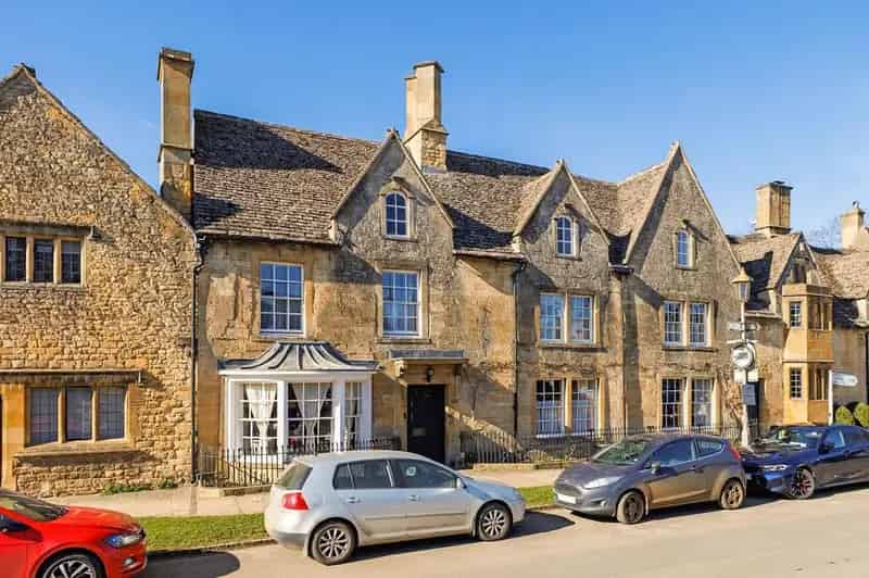 6 Bedroom House for Sale