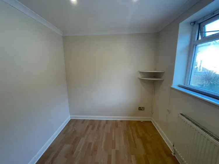 2 Bedroom Terraced House Near Preston Park