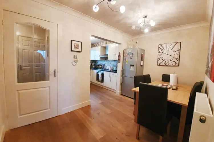 Three Bedroom Family House with Garage and Conservatory