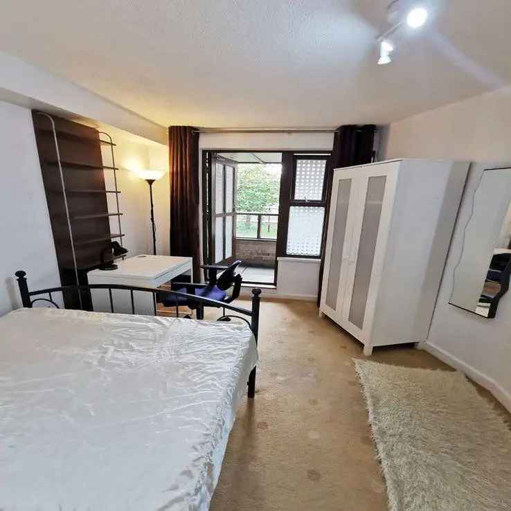 3 bedroom flat for sale