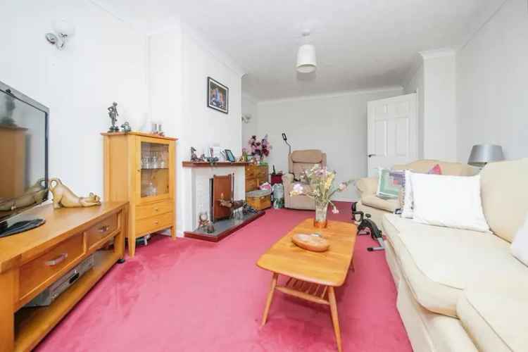 3 Bed House with Conservatory and Garage