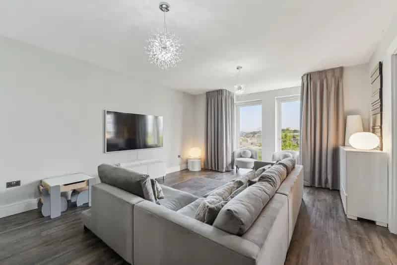 Luxury 2-Bedroom Apartment in Glasgow's Park District