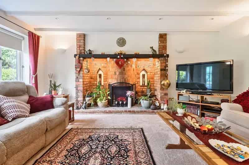 5 Bedroom Detached House for Sale Near Bovingdon Green