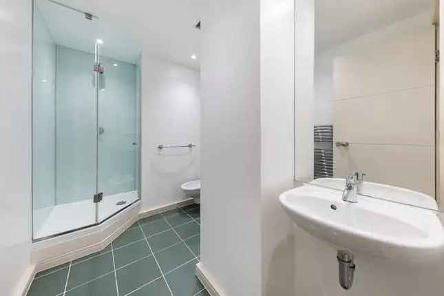 Flat to rent in Grosvenor Road, London SW1V