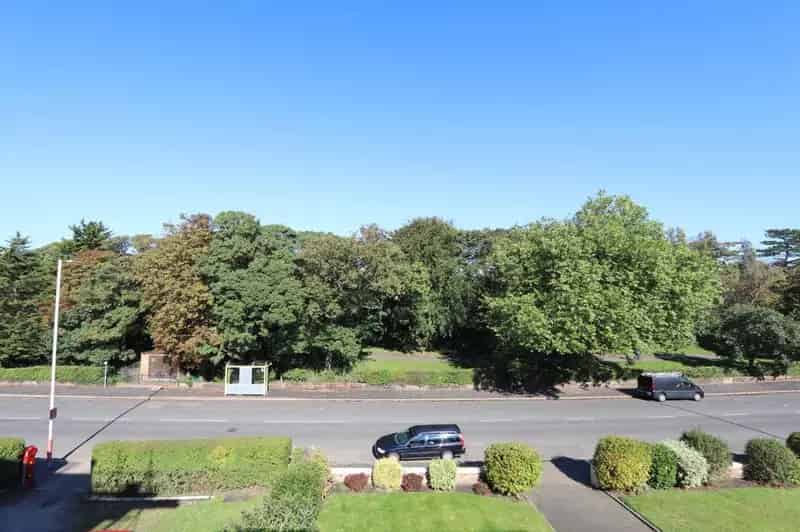 2 Bed Flat for Sale near Hesketh Park