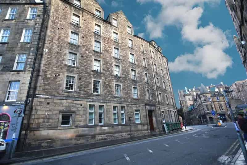 3 Bedroom Flat to Rent in Edinburgh