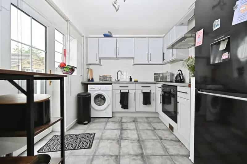 2 Bed Property for Sale Near Park Schools Amenities