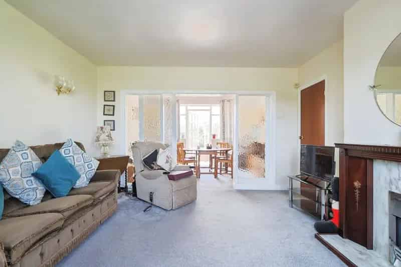 3 Bed Semi Detached House Near Cringle Fields Park