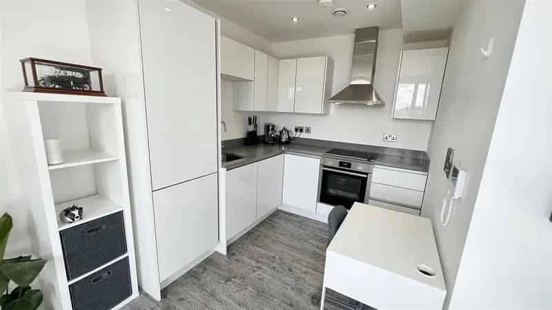 Moseley Village Studio Apartment For Sale