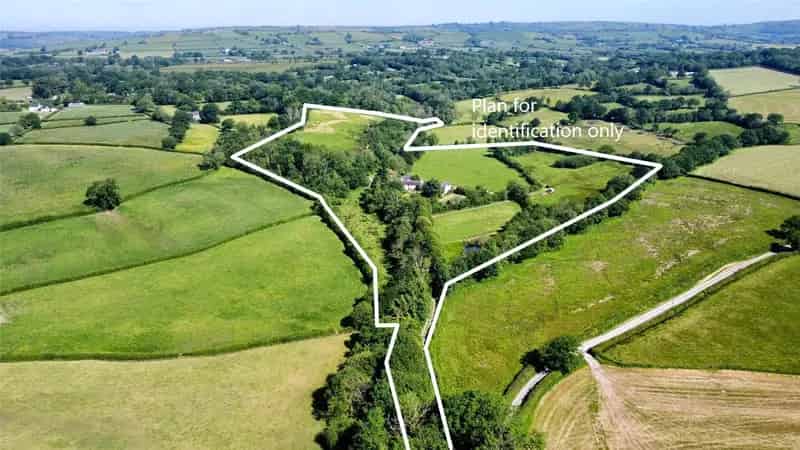6 Bedroom Detached House with 20 Acres