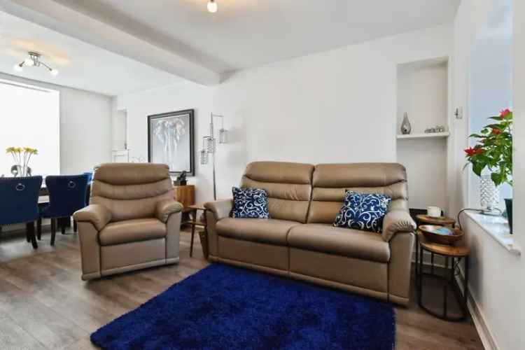 3 Bedroom Terraced House Near Amenities and Parks