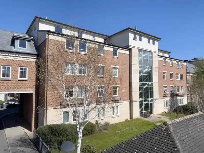 2 Bedroom Furnished Apartment To Let
