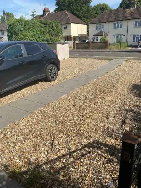 3 Bed House Driveway Garden Near Schools Uxbridge