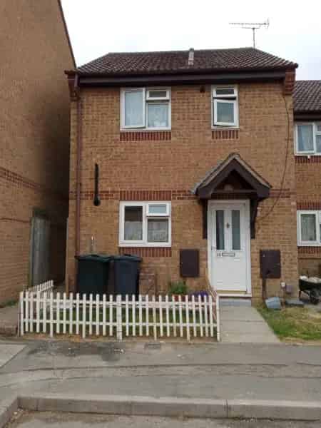 3 Bed House With Large Front Room and 30ft Garden