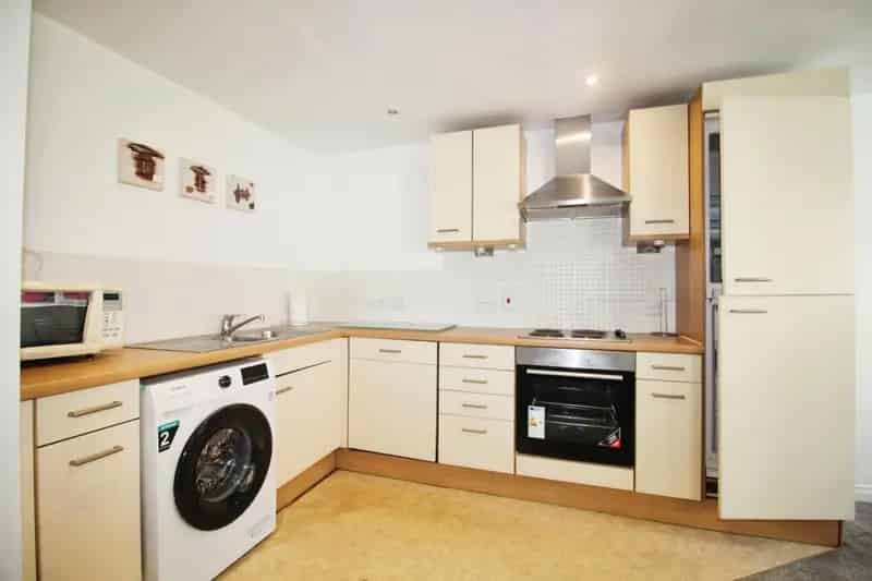 2 Bedroom Flat To Let - Modern Ground Floor Apartment