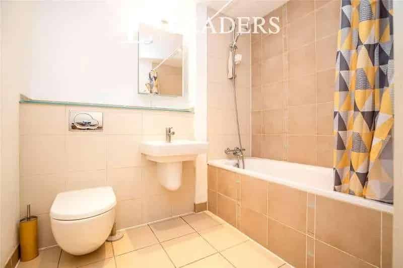 2 Bed Flat for Sale Near Gunwharf Quays