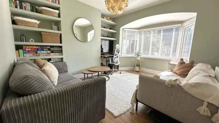 3 Bedroom Semi-Detached House For Sale in Northfield