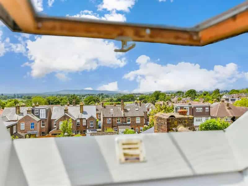 2 Bedroom Semi Detached House For Sale Near Reigate