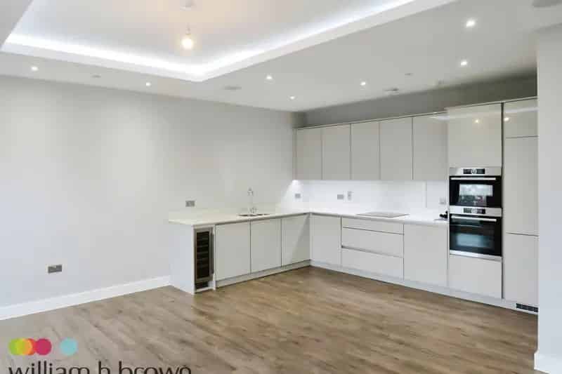 Stunning Southend Penthouse - 2 Beds, 2 Baths, Balcony, Gym, Parking