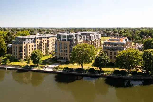 Luxury 3-Bed Apartment in Teddington Riverside