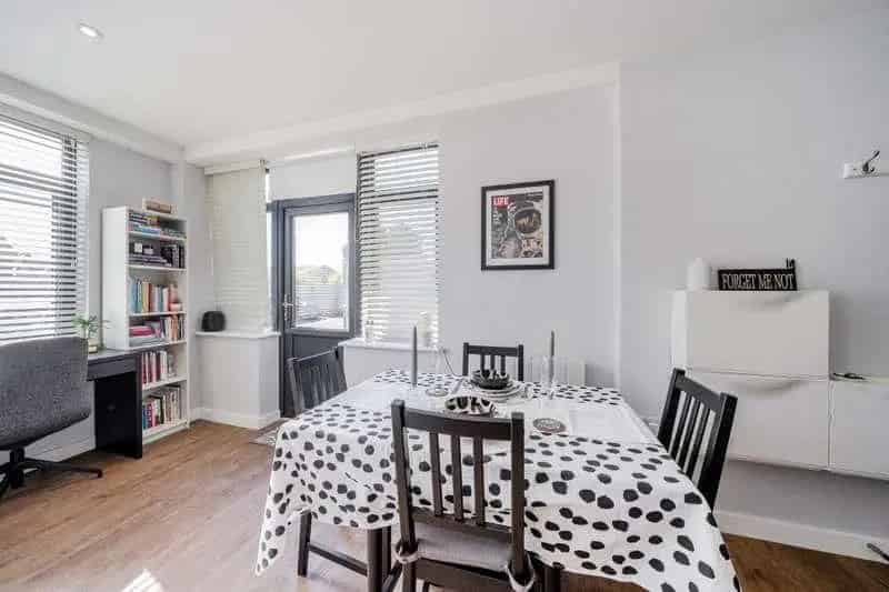 1 Bed Flat for Sale near Fleet Station