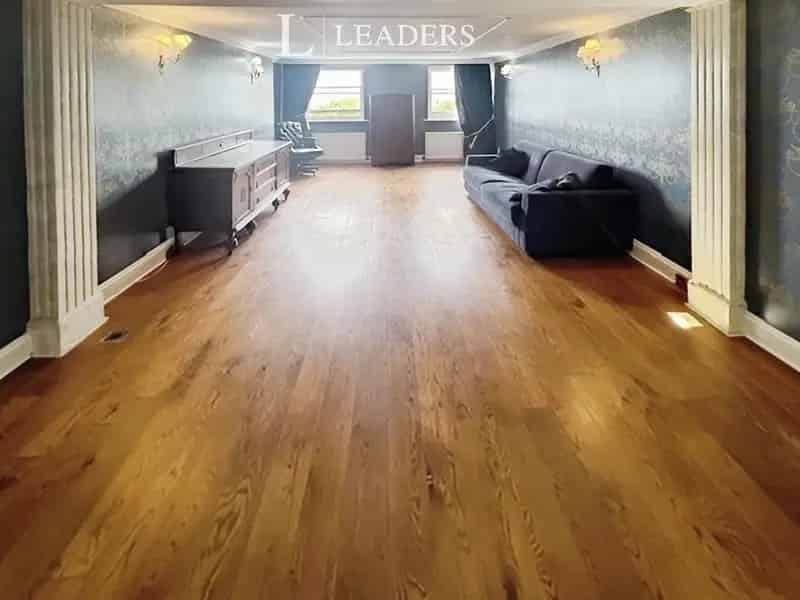 Luxury 3 Bedroom Apartment Sussex Square