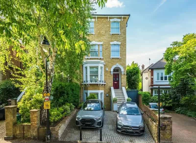 Victorian Family Home near Highgate Tube and Queens Wood