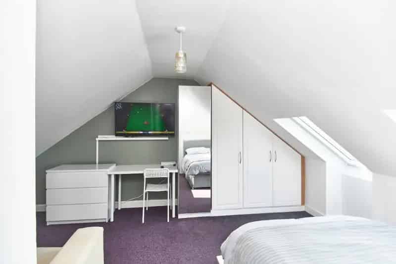 1 Bedroom Flat Share Kingswood Double Ensuite Room