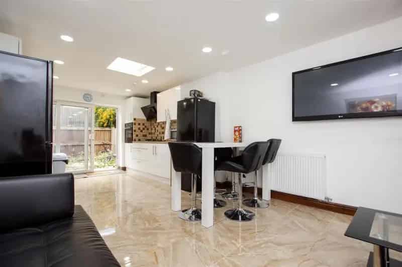 5 Bedroom Student House 5 Bathrooms Open Plan Kitchen 2025 2026