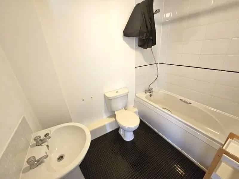 2 Bedroom Furnished Apartment to Rent in Perry Common B23