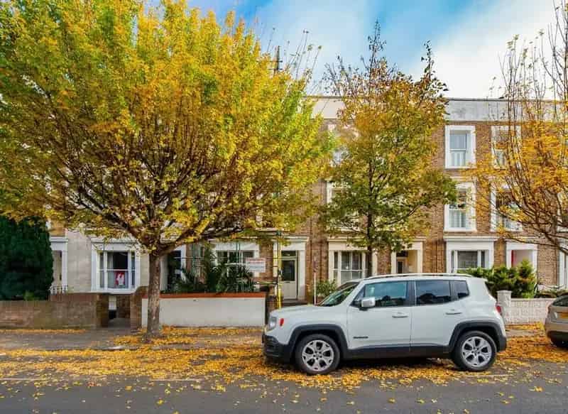 Two Double Bedroom Flat First Floor Open Plan High Ceilings