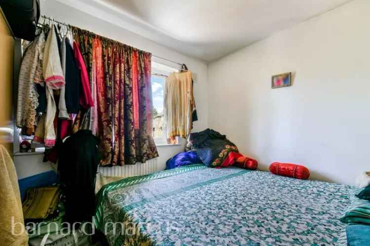 Spacious 3-Bed Maisonette near Morden Tube Station