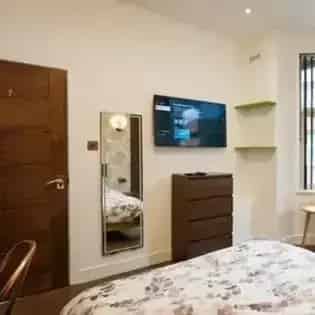 7 Bed 3 Bath Luxury Flat Fallowfield Manchester July 2025
