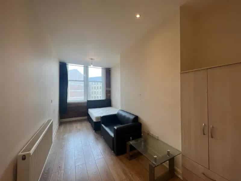 Luxury Studio Apartment Bradford Canal House