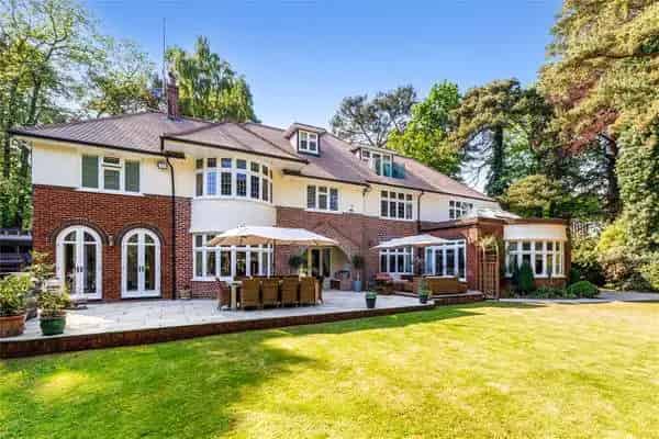 Branksome Park Residence 5760 sq ft 09 acre plot Six Bedrooms